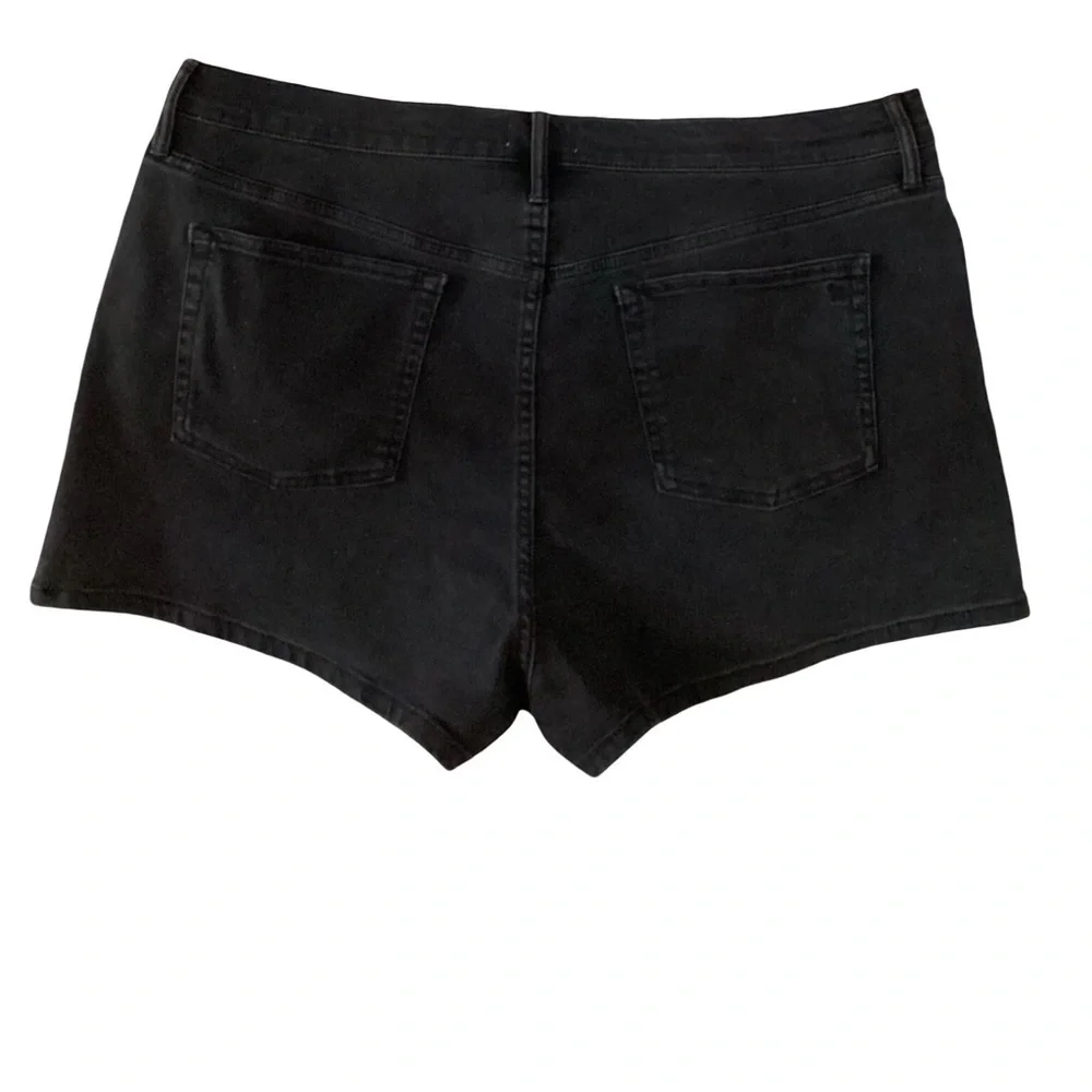 Jessica Simpson Size 16 Black Hug Me Jean Shorts. New With Tag.